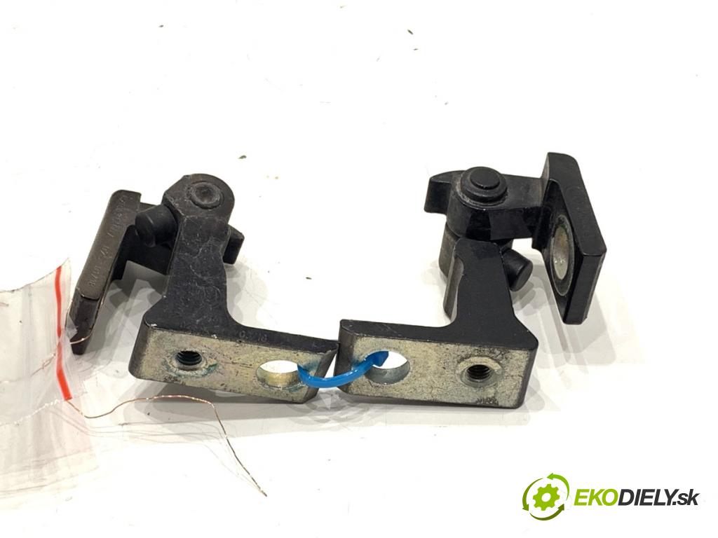 SKODA SUPERB III liftback 2018 110 kW 2.0 TDI 1968 závěsky dveře přední část pravé 8X0831403A