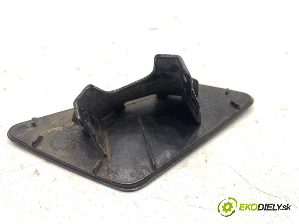 SKODA SUPERB III liftback 2018 110 kW 2.0 TDI 1968 Kryt ostrekovača svetla ľavá strana