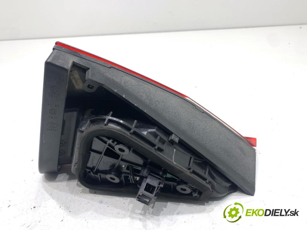 SKODA SUPERB III liftback 2018 110 kW 2.0 TDI 1968 světlo zadní část pravá vnitřní 3V5945308E (Klika dveří ostatní)