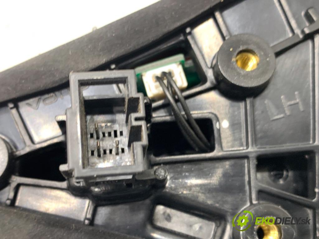 SKODA SUPERB III liftback 2018 110 kW 2.0 TDI 1968 světlo zadní část pravá vnitřní 3V5945308E (Klika dveří ostatní)