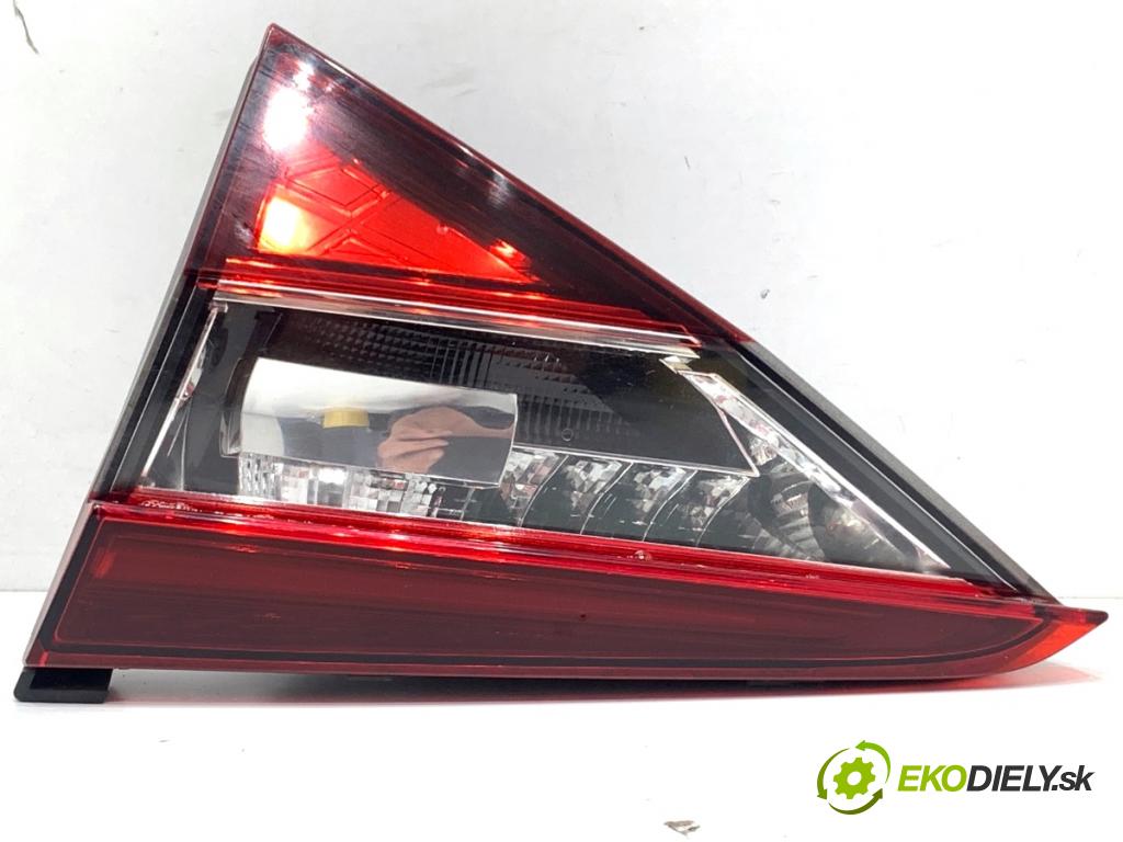 SKODA SUPERB III liftback 2018 110 kW 2.0 TDI 1968 Svetlo zad ľavá strana vnútorná 3V5945308D (Kľučka dverí ostatné)