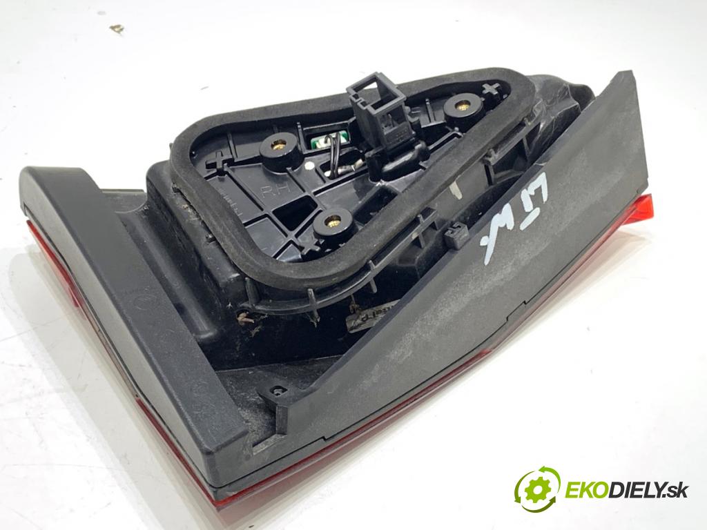 SKODA SUPERB III liftback 2018 110 kW 2.0 TDI 1968 Svetlo zad ľavá strana vnútorná 3V5945308D (Kľučka dverí ostatné)