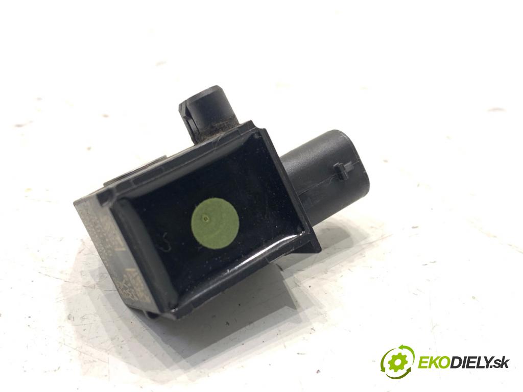 SKODA SUPERB III liftback 2018 110 kW 2.0 TDI 1968 Snímač nárazu 5Q0959651B (Snímač nárazu)