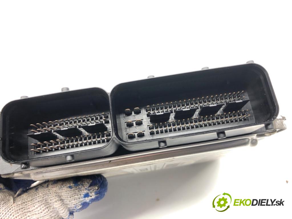 VW TOURAN nadwozie wielkoprzestrzenne (MPV) 2003 85 kW 1.6 FSI 1598 řídící jednotka motora 03C906056F (Řídicí jednotka)