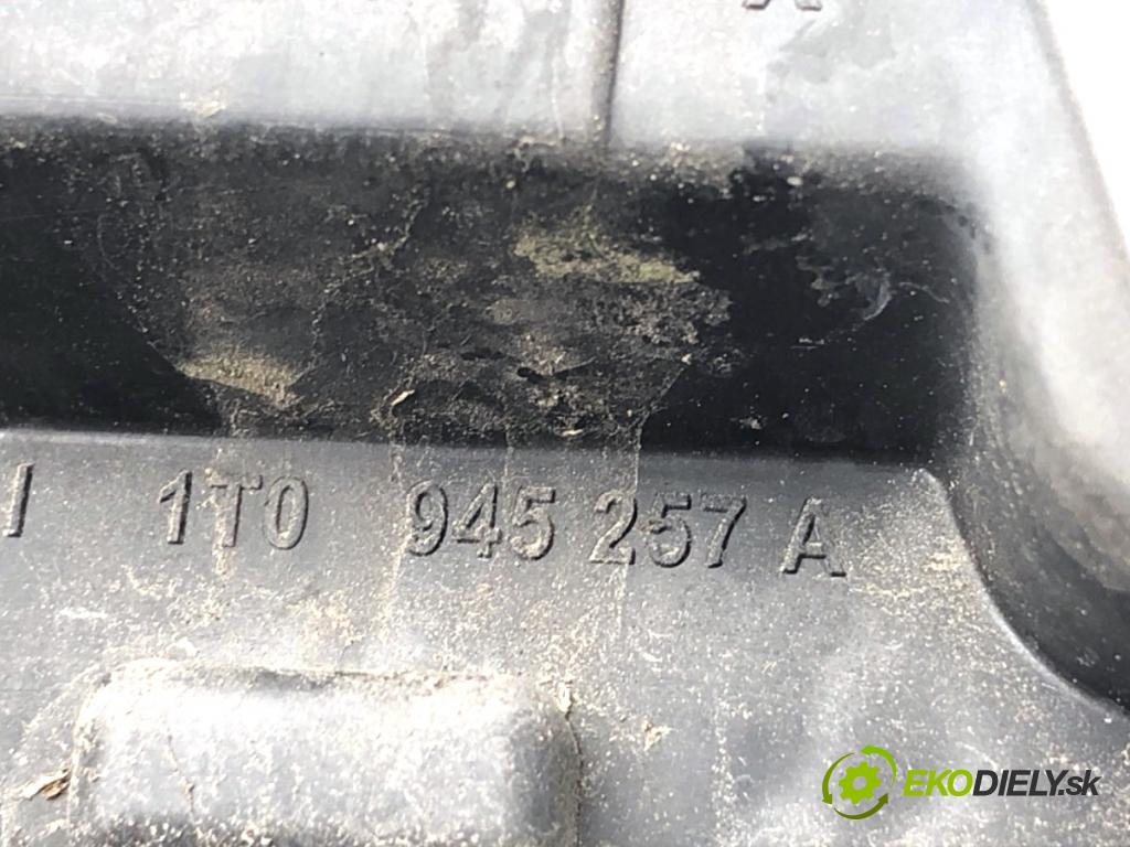 VW TOURAN nadwozie wielkoprzestrzenne (MPV) 2003 85 kW 1.6 FSI 1598 vložka svetla pravý zadní část 1t0945257A