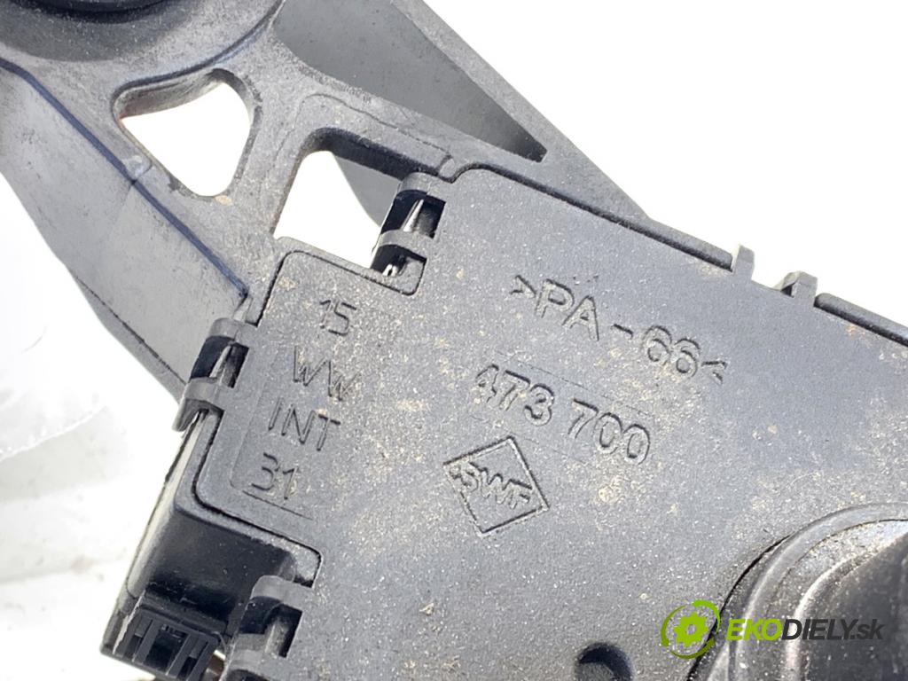 SKODA FABIA II liftback 2007 63 kW 1.4 LPG 1390 Motor stieračov zad 5J7955711