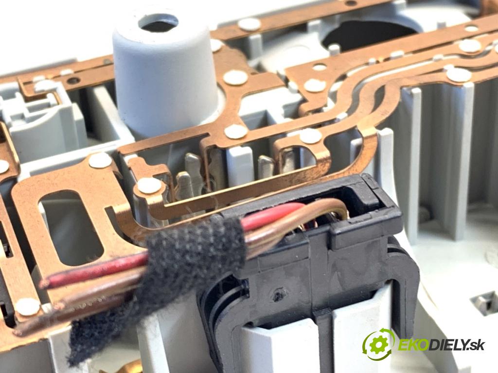 SKODA FABIA II liftback 2007 63 kW 1.4 LPG 1390 Svetlo stropné 3B0947105C