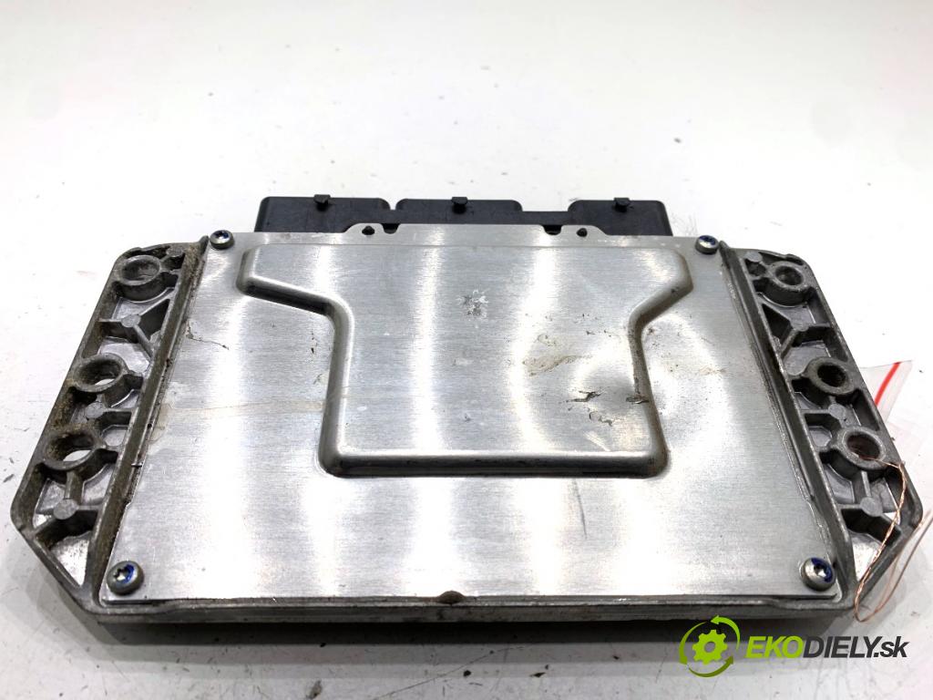 RENAULT MEGANE III liftback 2009 74 kW 1.6 16V (BZ0H) 1598 řídící jednotka motora 237100131R (Řídicí jednotka)