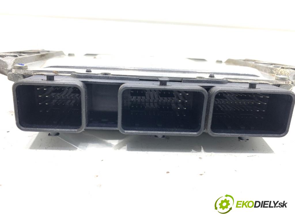 RENAULT MEGANE III liftback 2009 74 kW 1.6 16V (BZ0H) 1598 řídící jednotka motora 237100131R (Řídicí jednotka)