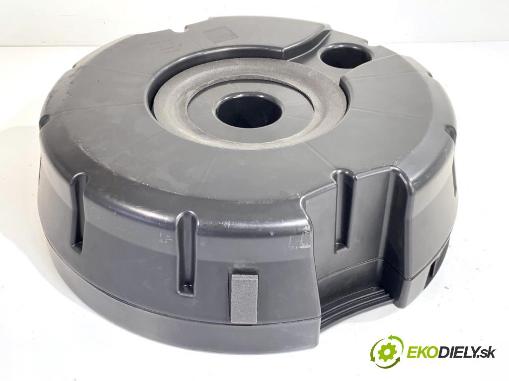 AUDI Q5 8R SUV 2011 125 kW 2.0 TDI quattro 1968 subwoofer 8R0035382 (Audio zařízení)