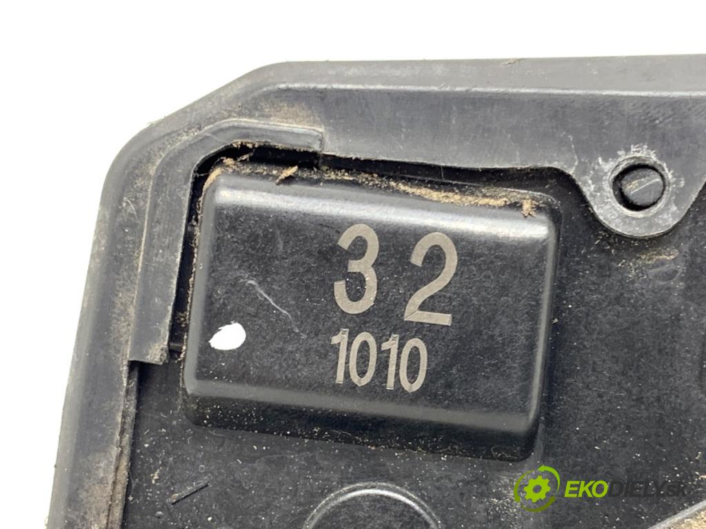 TOYOTA COROLLA E12 nadwozie wielkoprzestrzenne (MPV) 2002 66 kW 2.0 D-4D (CDE120_) 1995 zámok dveře levý zadní část