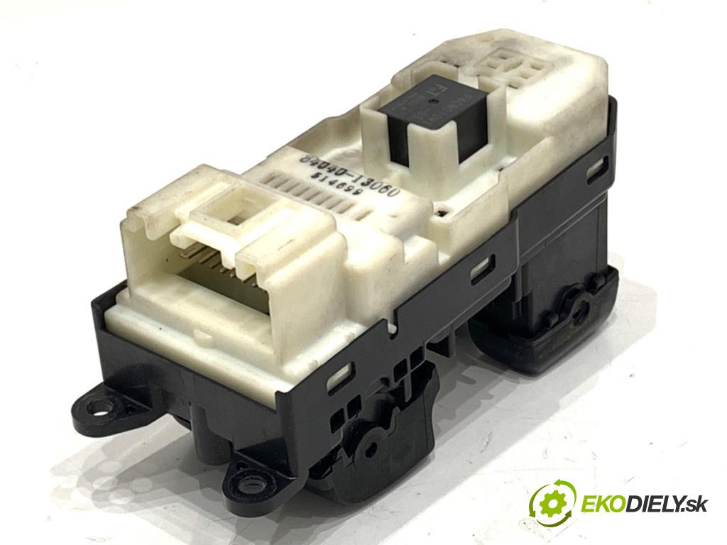 TOYOTA COROLLA E12 nadwozie wielkoprzestrzenne (MPV) 2002 66 kW 2.0 D-4D (CDE120_) 1995 přepínač oken 84040-13060 (Páčky pod volantem)