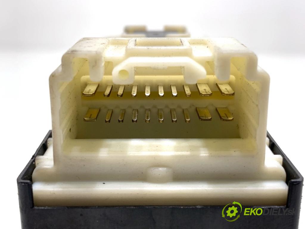 TOYOTA COROLLA E12 nadwozie wielkoprzestrzenne (MPV) 2002 66 kW 2.0 D-4D (CDE120_) 1995 přepínač oken 84040-13060 (Páčky pod volantem)