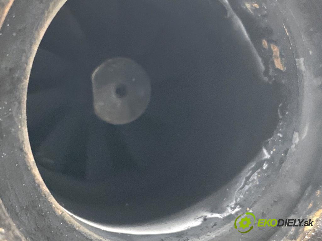 VW GOLF VII Kombi 2015 110 kW 2.0 TDI 1968 turbo 04L253010B (Kompletní turbodmychadlo)