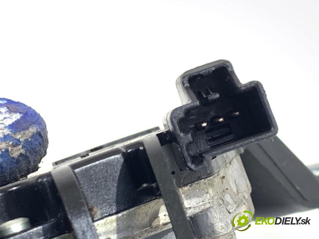 MITSUBISHI COLT VI liftback 2008 70 kW 1.3 1332 Motor stieračov zad MN105051