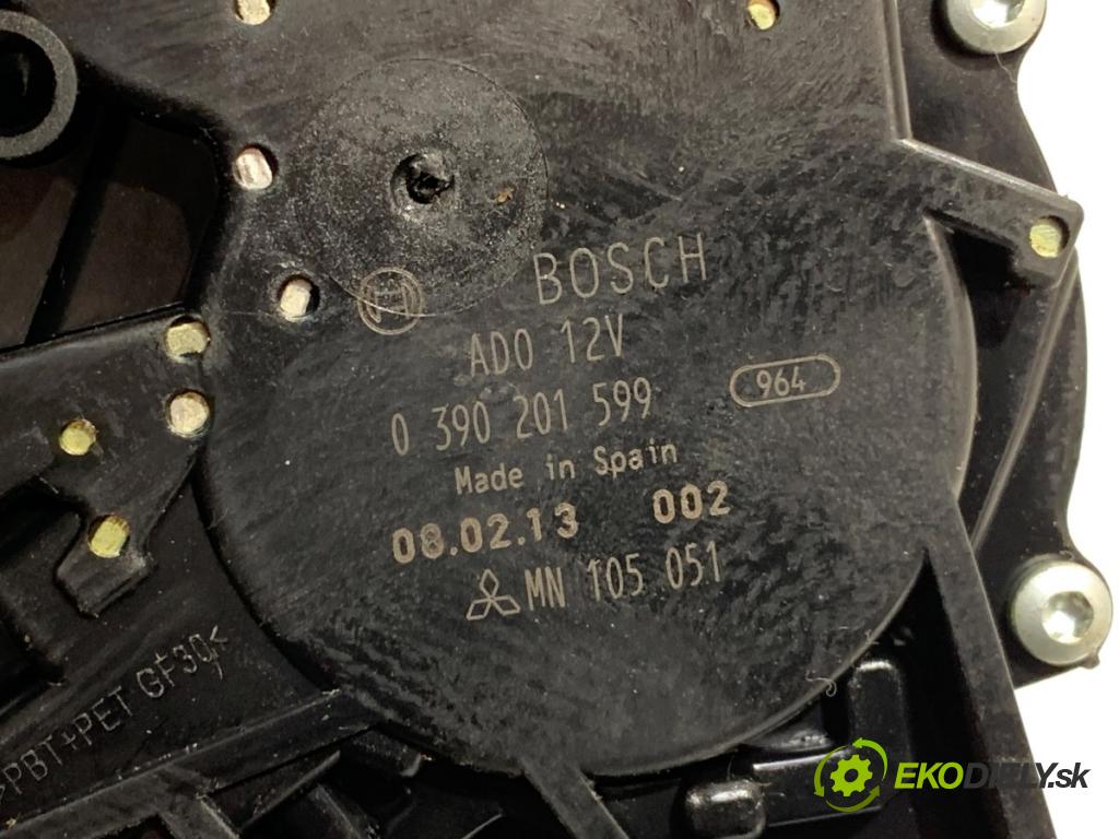 MITSUBISHI COLT VI liftback 2008 70 kW 1.3 1332 Motor stieračov zad MN105051