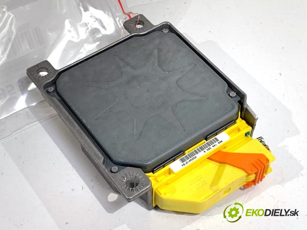 MITSUBISHI COLT VI liftback 2008 70 kW 1.3 1332 senzor airbag MR587757 (Snímač)