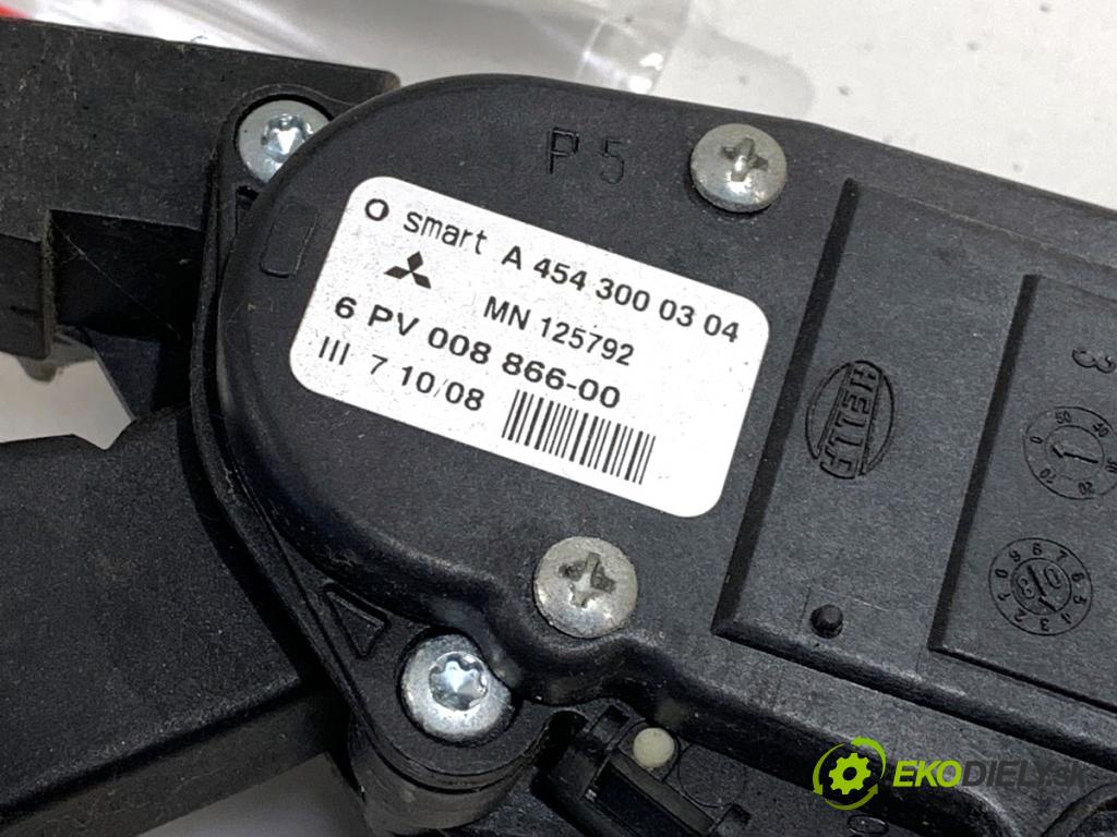 MITSUBISHI COLT VI liftback 2008 70 kW 1.3 1332 Potenciometer plynu MN125792 (Potenciometer plynového pedálu)