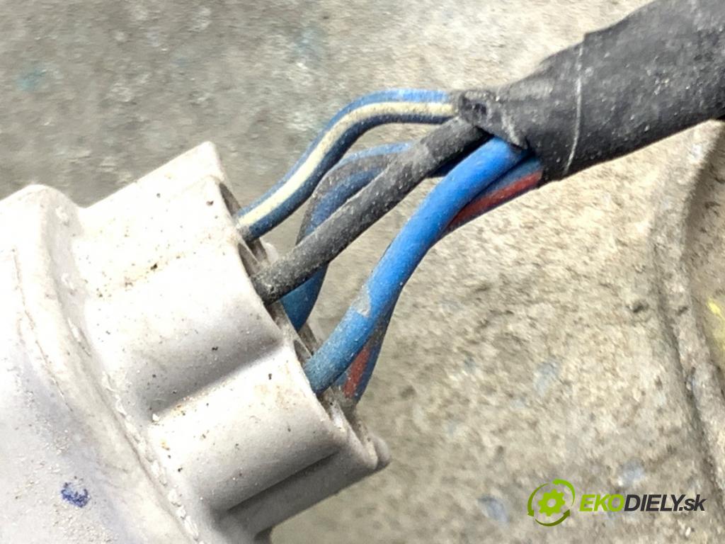 MITSUBISHI COLT VI liftback 2008 70 kW 1.3 1332 mechanismus stěračů přední část 8250A231 (Motorek stěračů přední)