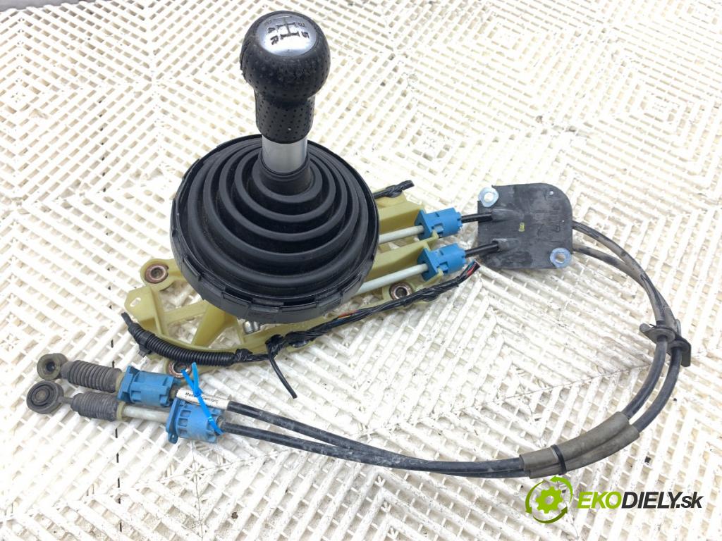 MITSUBISHI COLT VI liftback 2008 70 kW 1.3 1332 kulisa MN178047 (Řadicí páka (kulisa) )