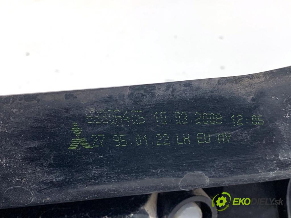 MITSUBISHI COLT VI liftback 2008 70 kW 1.3 1332 Svetlo ľavy zad