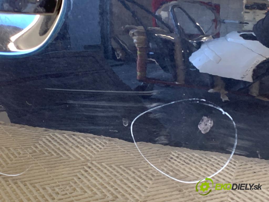 MITSUBISHI COLT VI liftback 2008 70 kW 1.3 1332 dveře pravý přední část