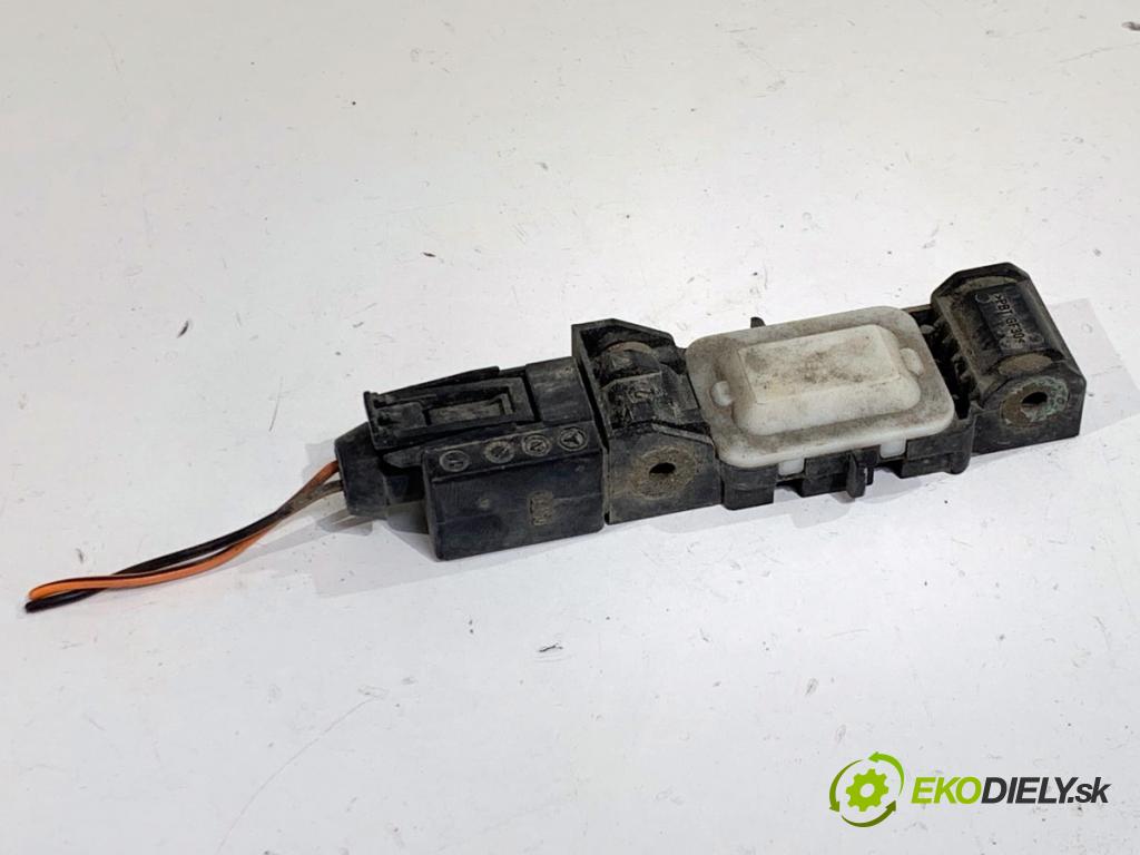 MITSUBISHI COLT VI liftback 2008 70 kW 1.3 1332 Snímač nárazu PMR587418 (Snímač nárazu)