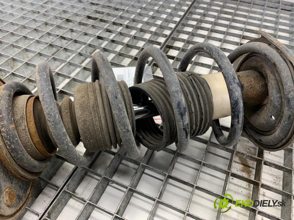 MITSUBISHI COLT VI liftback 2008 70 kW 1.3 1332 Tlmič pravy predný ZE