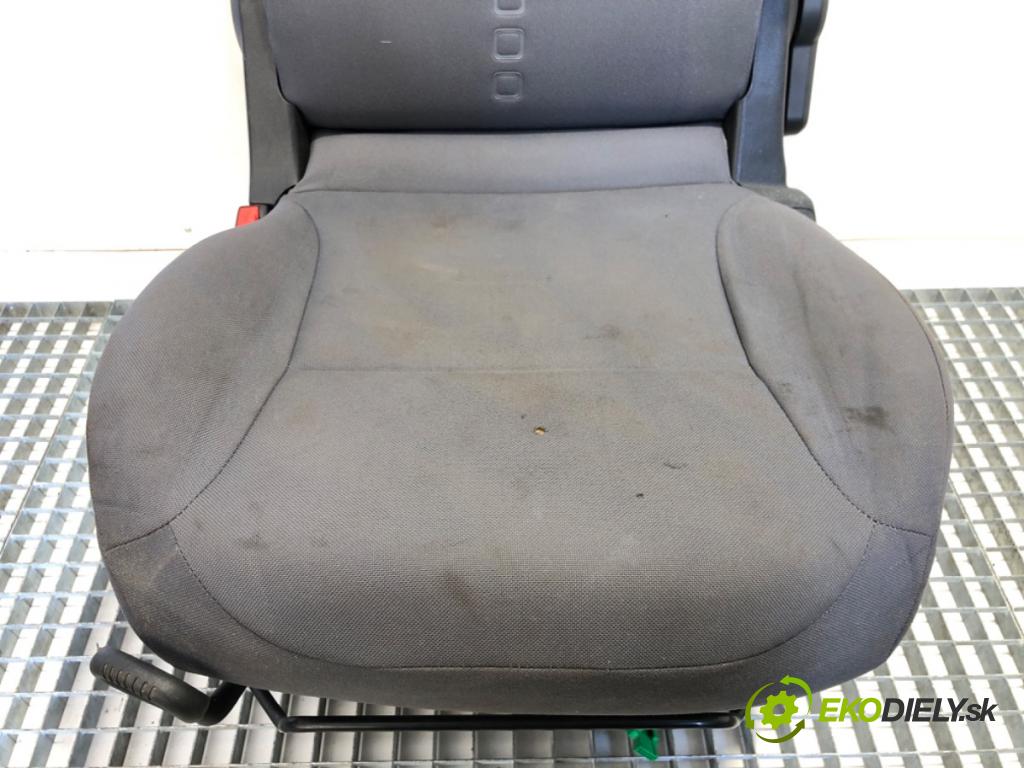 PEUGEOT PARTNER I Nadwozie pełne/minivan 2008 55 kW 1.6 HDi 75 1560 sedadlo levý přední část