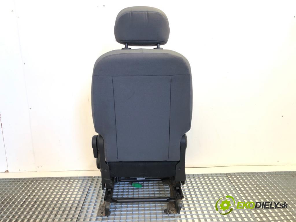 PEUGEOT PARTNER I Nadwozie pełne/minivan 2008 55 kW 1.6 HDi 75 1560 sedadlo levý přední část