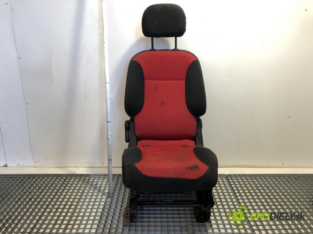 PEUGEOT PARTNER I Nadwozie pełne/minivan 2008 55 kW 1.6 HDi 75 1560 sedadlo pravý přední část 