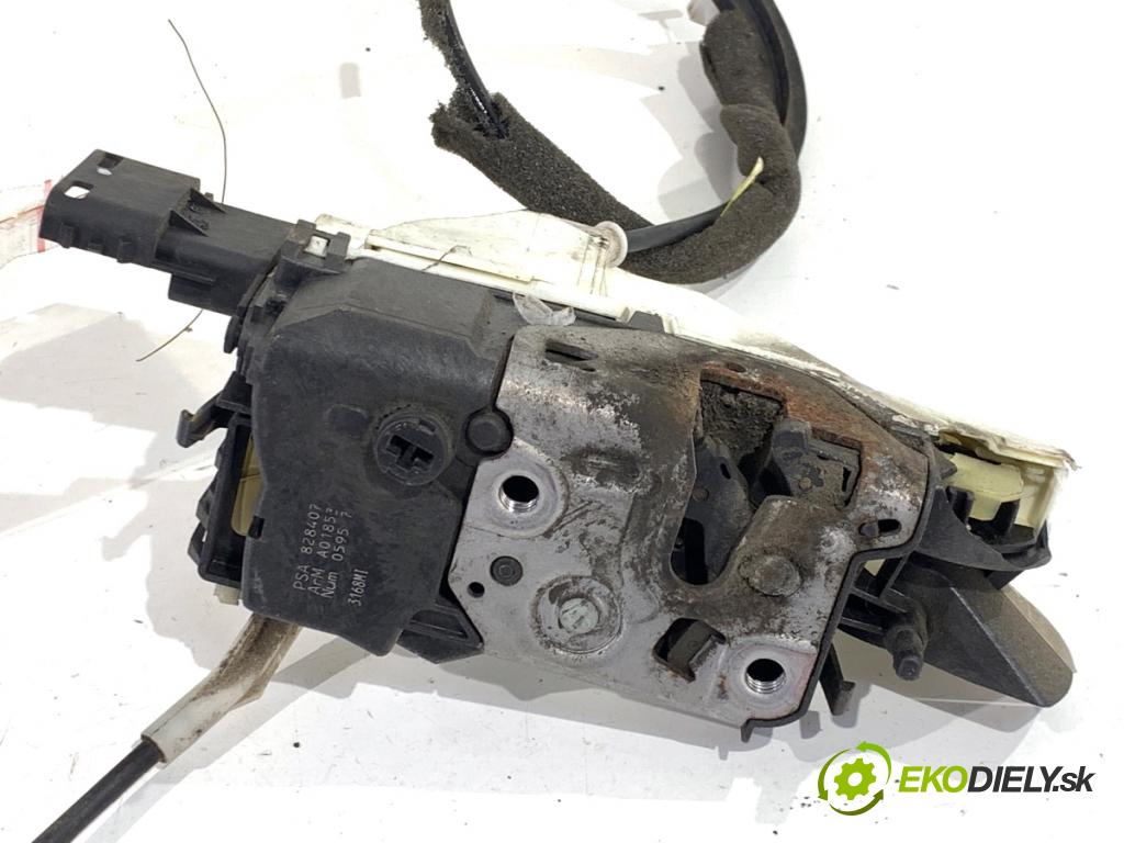 PEUGEOT PARTNER I Nadwozie pełne/minivan 2008 55 kW 1.6 HDi 75 1560 zámok Dvere pravy predný PSA828407