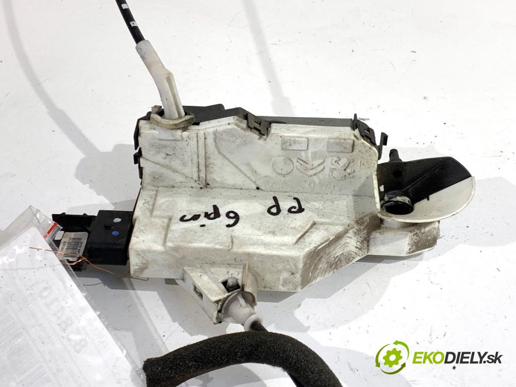 PEUGEOT PARTNER I Nadwozie pełne/minivan 2008 55 kW 1.6 HDi 75 1560 zámok Dvere pravy predný PSA828407