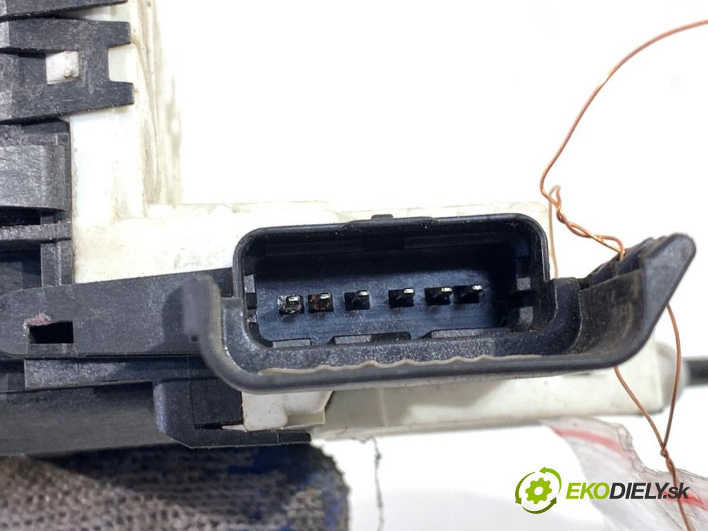 PEUGEOT PARTNER I Nadwozie pełne/minivan 2008 55 kW 1.6 HDi 75 1560 zámok Dvere pravy predný PSA828407