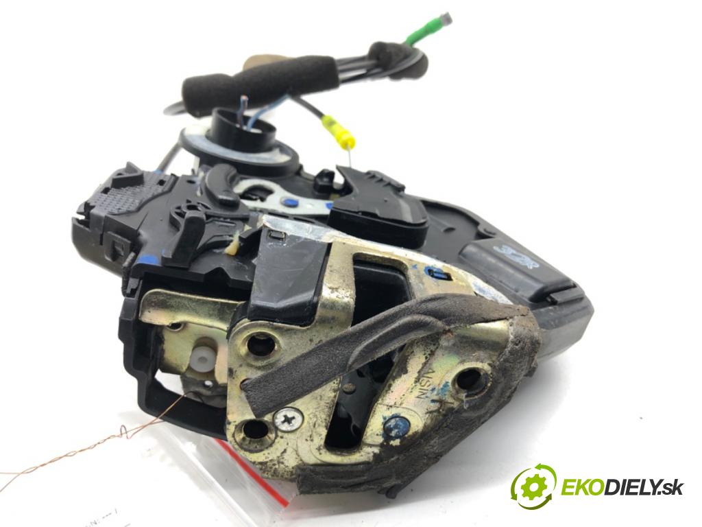 TOYOTA AVENSIS T25 liftback 2003 95 kW 1.8 (ZZT251_) 1794 zámok Dvere pravy zad 