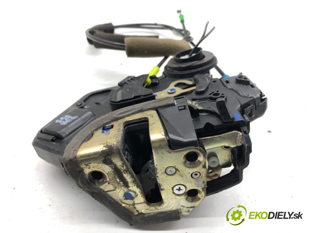 TOYOTA AVENSIS T25 liftback 2003 95 kW 1.8 (ZZT251_) 1794 zámok Dvere ľavy zad 