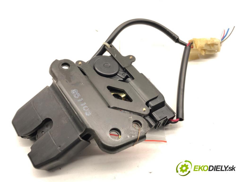 TOYOTA AVENSIS T25 liftback 2003 95 kW 1.8 (ZZT251_) 1794 zámok dverí zad 