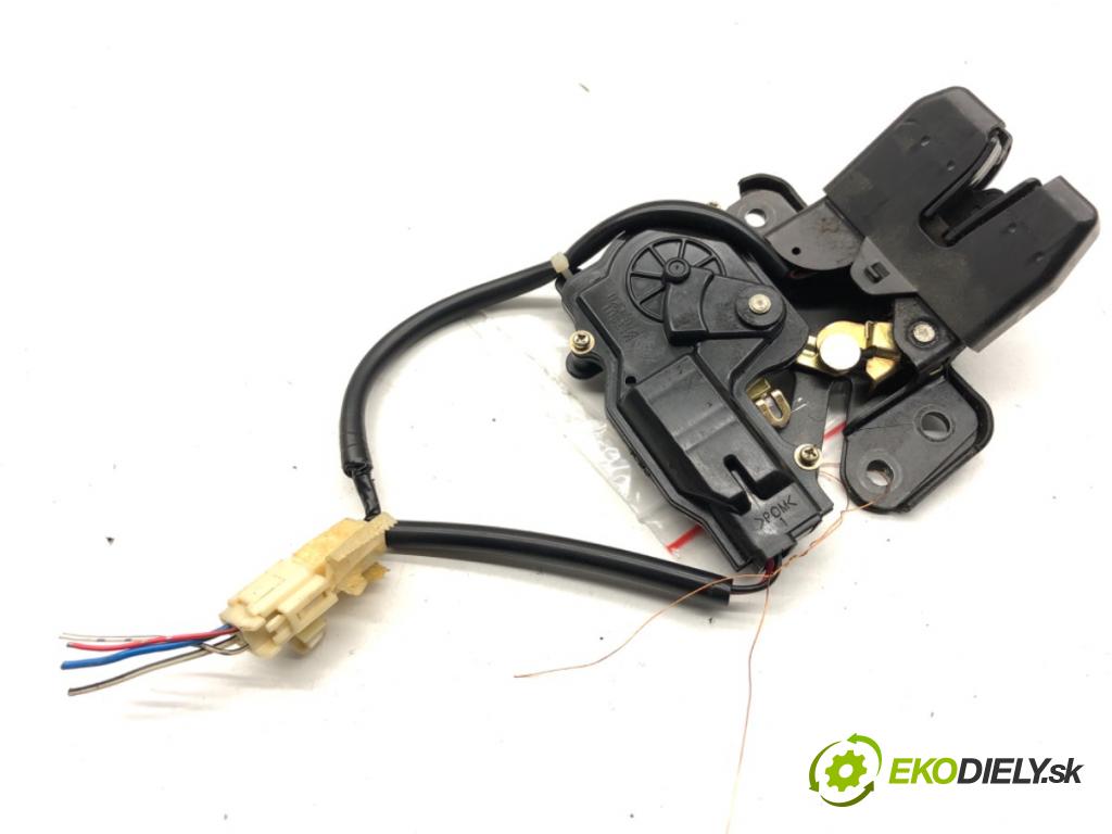 TOYOTA AVENSIS T25 liftback 2003 95 kW 1.8 (ZZT251_) 1794 zámok dverí zad