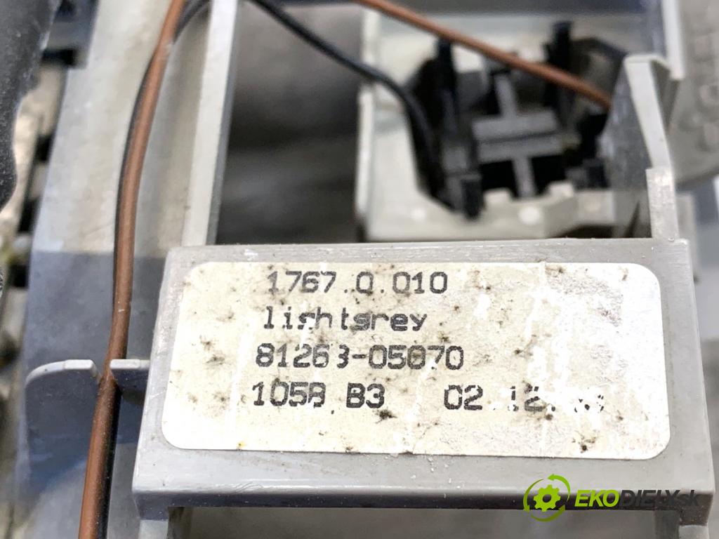 TOYOTA AVENSIS T25 liftback 2003 95 kW 1.8 (ZZT251_) 1794 Svetlo stropné 81263-05070