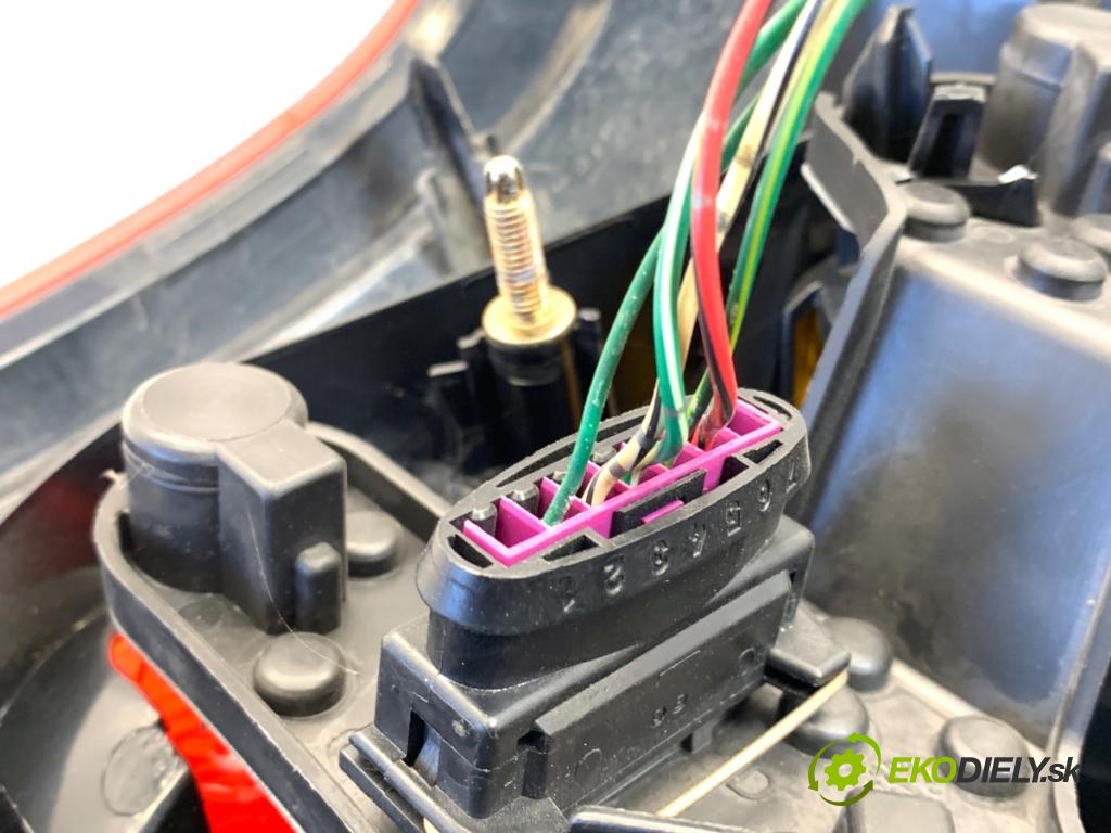 TOYOTA AVENSIS T25 liftback 2003 95 kW 1.8 (ZZT251_) 1794 Svetlo pravy zad 89028783