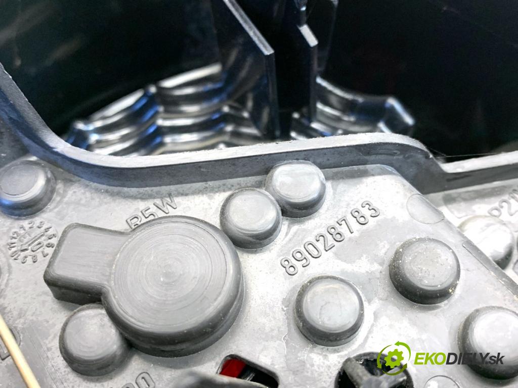 TOYOTA AVENSIS T25 liftback 2003 95 kW 1.8 (ZZT251_) 1794 Svetlo pravy zad 89028783