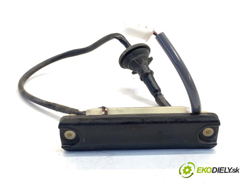 TOYOTA AVENSIS T25 liftback 2003 95 kW 1.8 (ZZT251_) 1794 klika dveří zadní část 