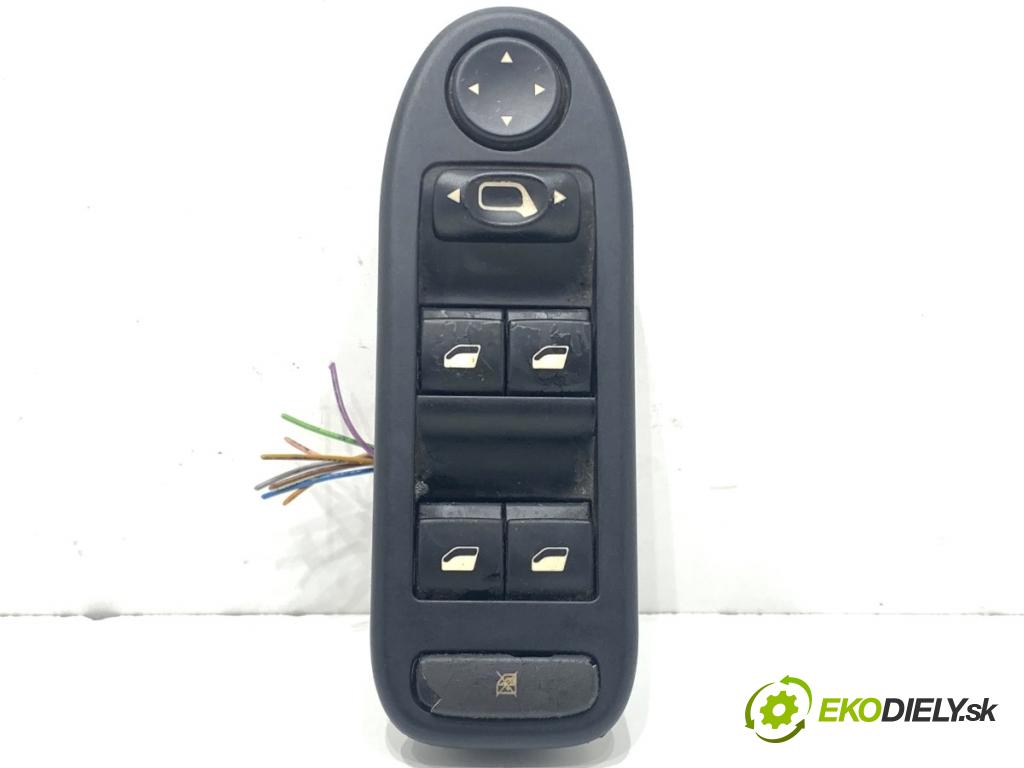 CITROEN C5 II Kombi 2004 80 kW 1.6 HDi (RE8HZB) 1560 Prepínač okien 96514300XT (Prepínacie páčky pod volantom)
