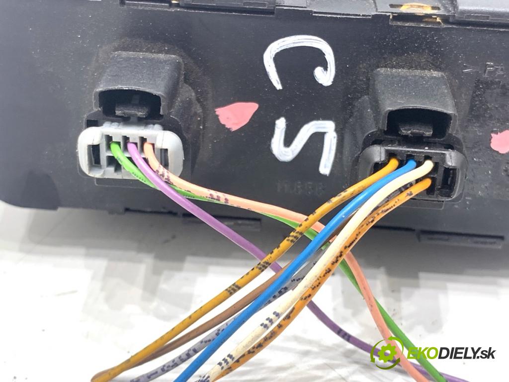 CITROEN C5 II Kombi 2004 80 kW 1.6 HDi (RE8HZB) 1560 Prepínač okien 96514300XT (Prepínacie páčky pod volantom)