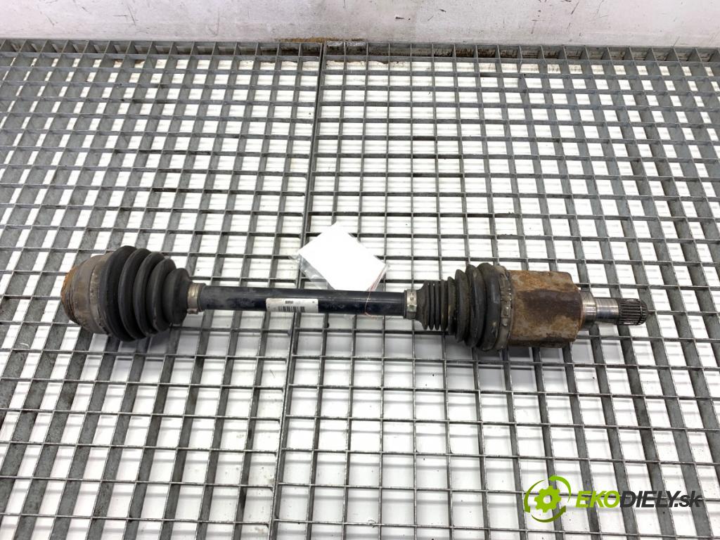 BMW F25 SUV 2013 190 kW xDrive 30 d 2993 poloos levý přední část 