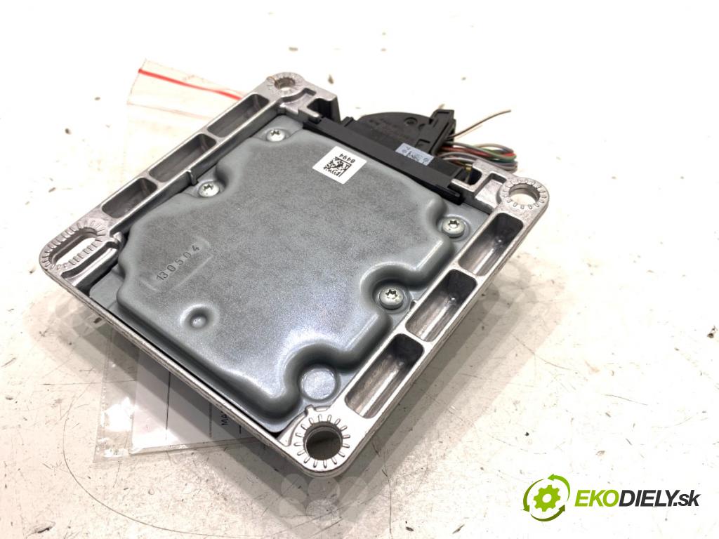 BMW F25 SUV 2013 190 kW xDrive 30 d 2993 senzor airbag 6860962 (Snímač)