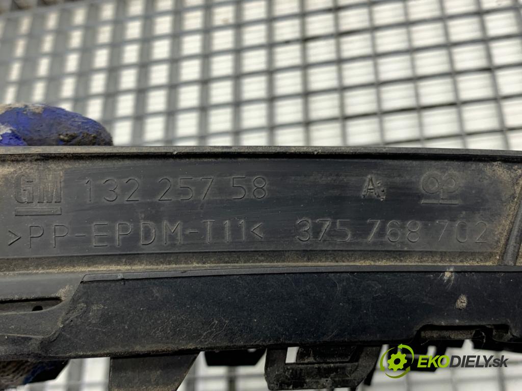 OPEL ASTRA H liftback 2007 88 kW 1.9 CDTI (L08) 1910 Mriežky nárazníka predný stredna 13225758