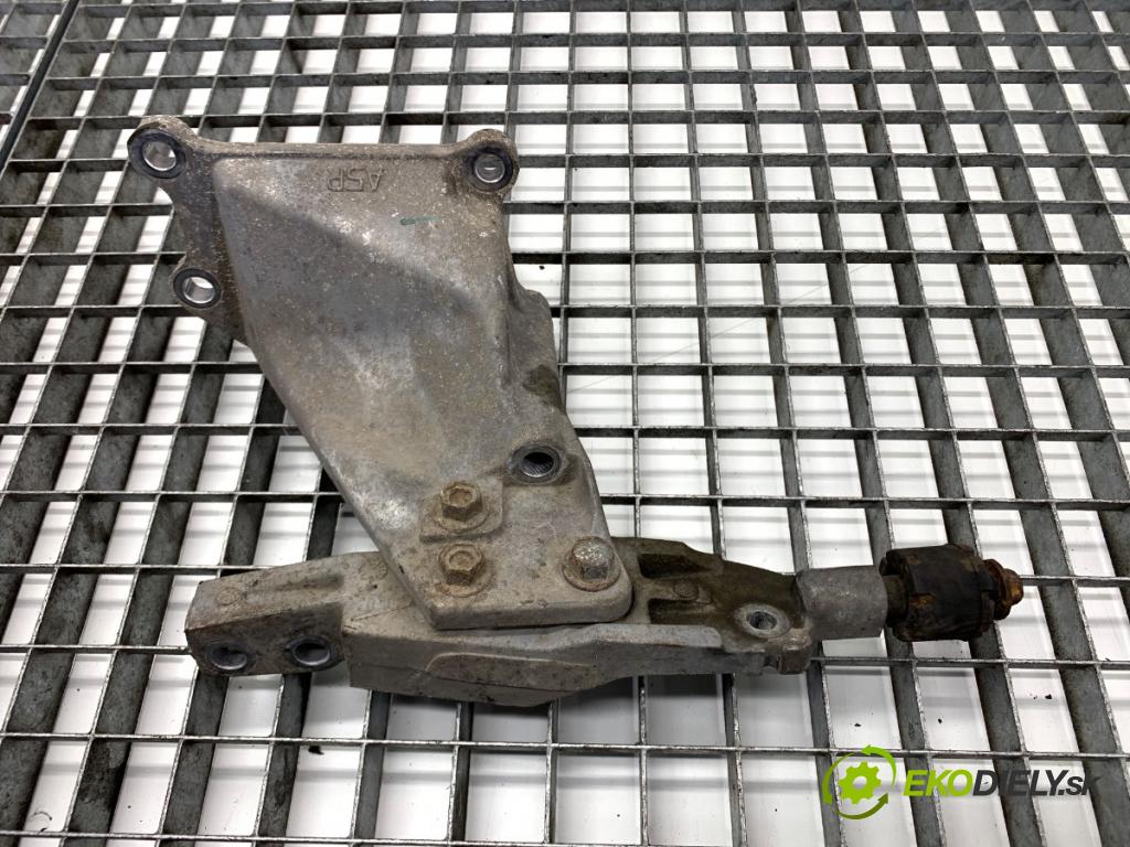 INFINITI Q50 sedan 2014 268 kW 50 Hybrid AWD 3498 Držiak Motor 