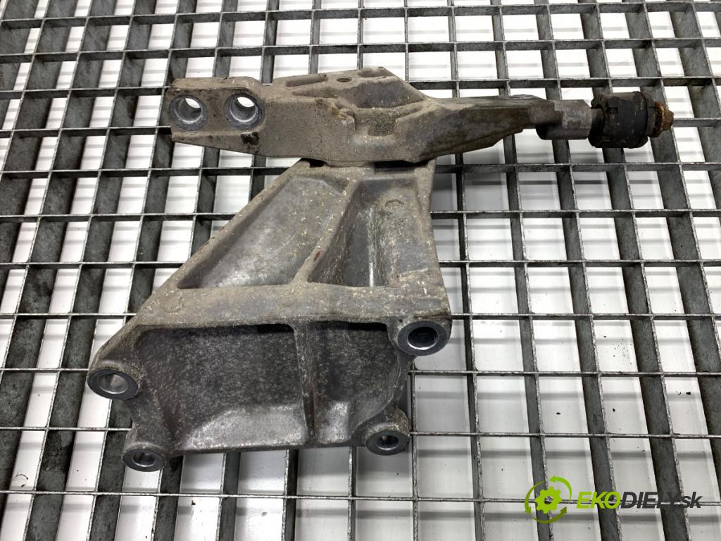 INFINITI Q50 sedan 2014 268 kW 50 Hybrid AWD 3498 Držiak Motor