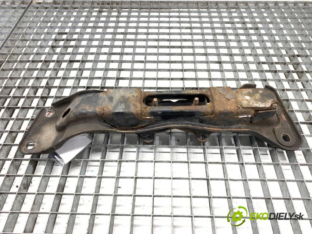 INFINITI Q50 sedan 2014 268 kW 50 Hybrid AWD 3498 Držiak prevodovky